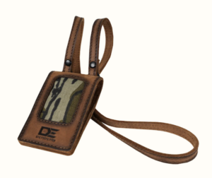 DE CALL WALLET WITH NECK STRAP